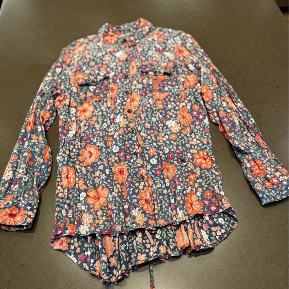 Nostalgia Floral Long Sleeve Button Down Top Sz: L